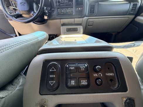 Used 2002 Chevrolet Tahoe LT AWD/4WD image 32