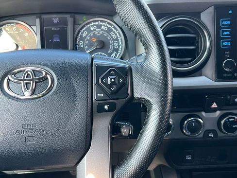 Used 2016 Toyota Tacoma TRD Sport image 22