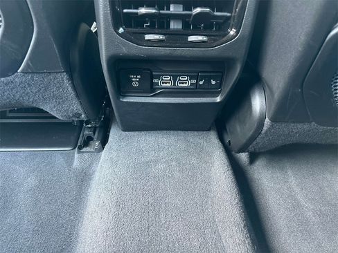 Used 2022 Jeep Grand Cherokee Limited image 13