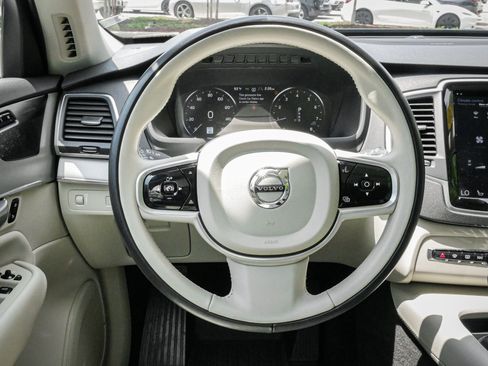 Used 2022 Volvo XC90 T5 Momentum w/ Climate Package AWD/4WD image 18