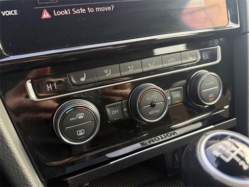 Used 2018 Volkswagen Golf R 4-Door image 28