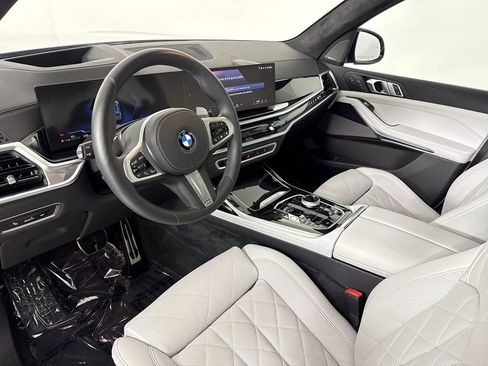 Used 2025 BMW X7 xDrive40i w/ Executive Package AWD/4WD image 4