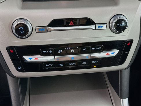 Used 2024 Ford Explorer XLT w/ Equipment Group 202A image 23