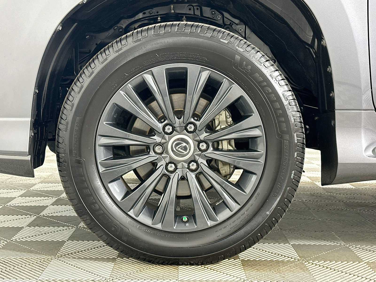 Used 2021 Lexus GX 460 Premium w/ Accessory Package AWD/4WD image 31