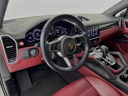 Used 2022 Porsche Cayenne Coupe image 4