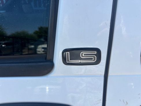 Used 2005 Chevrolet Venture LS w/ Easy Order Package FWD image 6