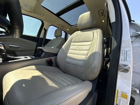 Used 2019 Ford Escape Titanium image 11