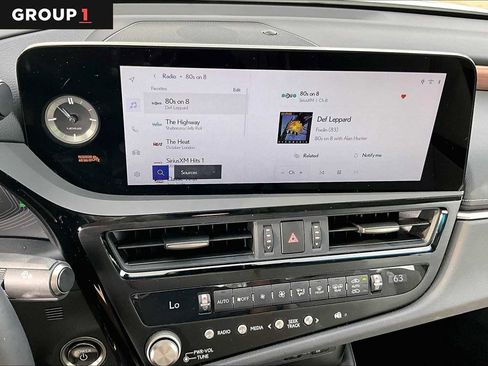 Used 2025 Lexus ES 300h w/ Premium Package image 30