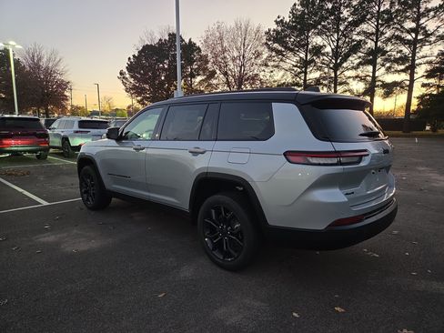 New 2025 Jeep Grand Cherokee L Limited AWD/4WD image 3