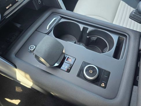 Used 2023 Land Rover Discovery S R-Dynamic image 32