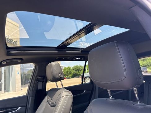 Used 2025 Cadillac XT6 Premium Luxury FWD image 7