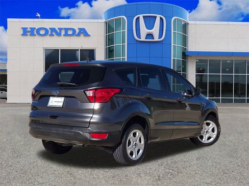 Used 2019 Ford Escape S image 3