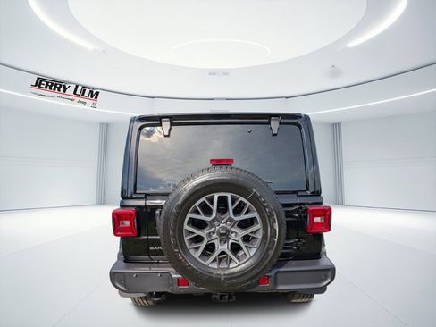 New 2025 Jeep Wrangler Sahara image 33
