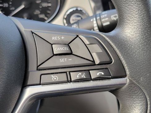 Used 2018 Nissan Rogue Sport SV AWD/4WD image 16