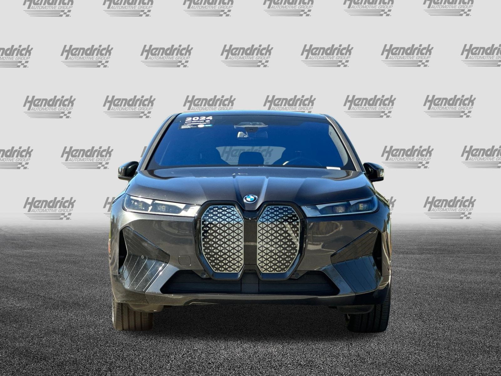 Used 2024 BMW iX xDrive50 w/ Sport Package AWD/4WD image 10