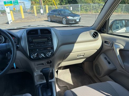 Used 2005 Toyota RAV4 2WD image 20