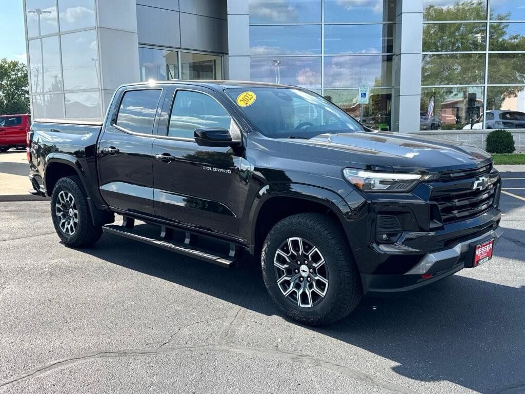 Used 2023 Chevrolet Colorado Z71 w/ Z71 Convenience Package 2 AWD/4WD image 1