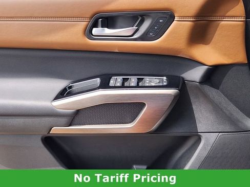 Certified 2025 Nissan Pathfinder Platinum FWD image 21