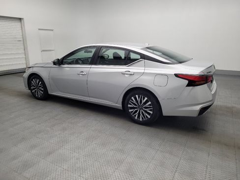 Used 2024 Nissan Altima 2.5 SV FWD image 3