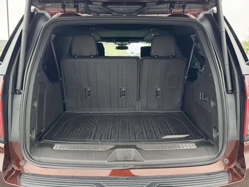 Used 2023 Chevrolet Suburban RST w/ Luxury Package AWD/4WD image 31