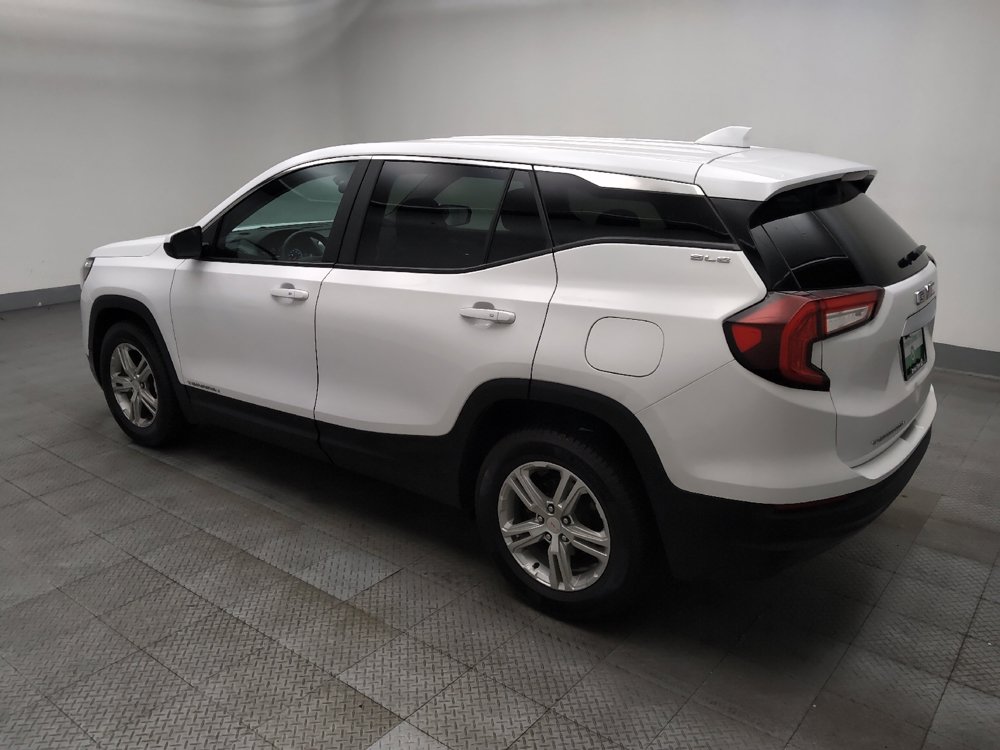 Used 2024 GMC Terrain SLE FWD image 3