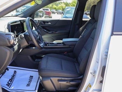 Certified 2025 Chevrolet Equinox LT FWD image 12