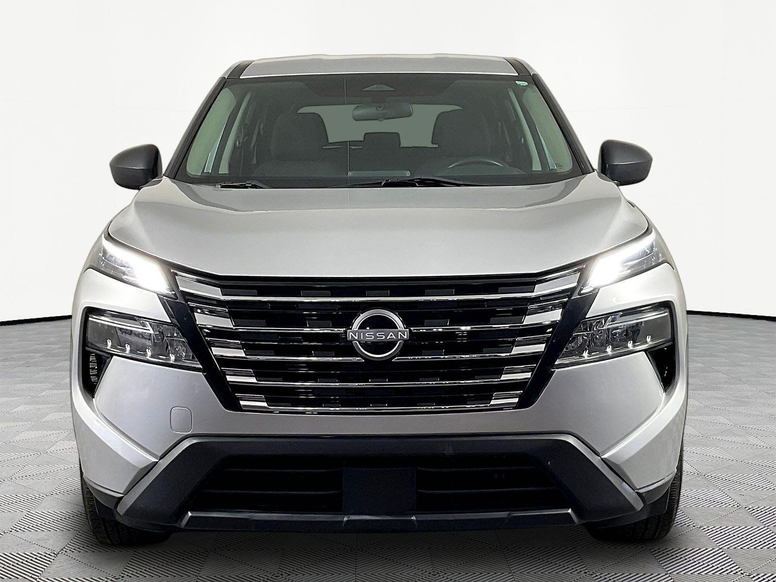 Used 2024 Nissan Rogue S AWD/4WD image 2