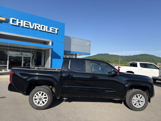 Used 2024 Toyota Tacoma SR5 AWD/4WD image 3