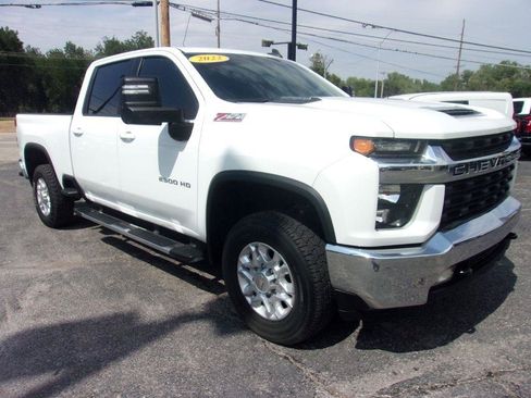 Used 2022 Chevrolet Silverado 2500 LT w/ Convenience Package AWD/4WD image 3