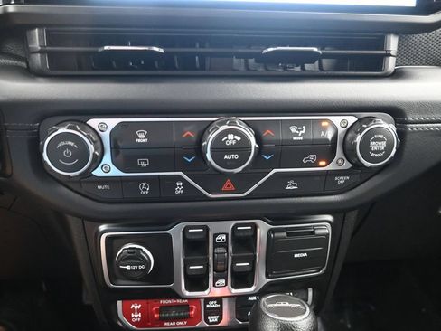 Used 2026 Jeep Gladiator Rubicon AWD/4WD image 17