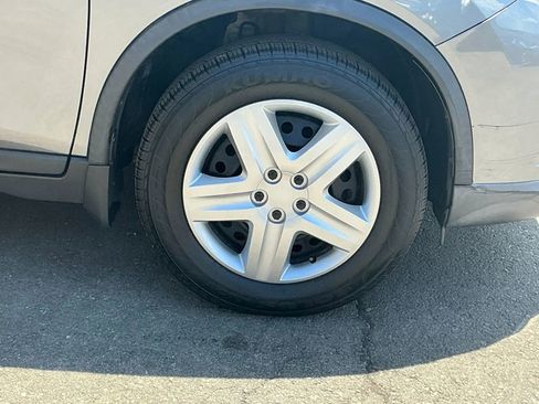 Used 2016 Nissan Rogue S AWD/4WD image 10