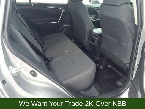 Used 2020 Toyota RAV4 LE image 18
