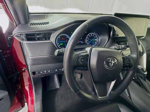 Used 2021 Toyota Venza Limited image 11
