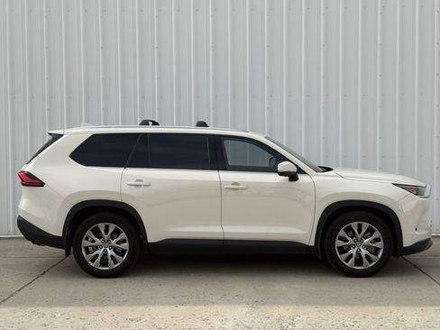 Used 2024 Toyota Grand Highlander Limited FWD image 3