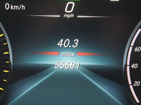 Used 2020 Mercedes-Benz GLC 350e 4MATIC image 36