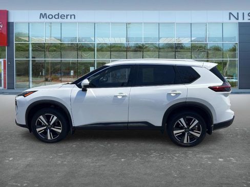 Certified 2025 Nissan Rogue SL FWD image 2