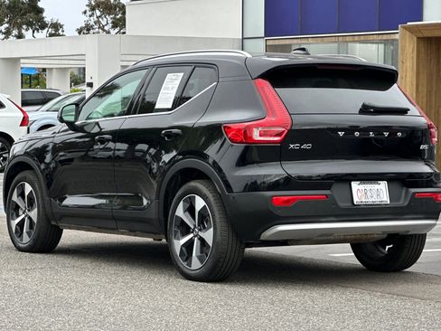 Certified 2025 Volvo XC40 B5 Plus AWD/4WD image 6