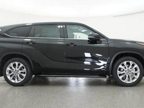 New 2026 Toyota Highlander Limited image 27