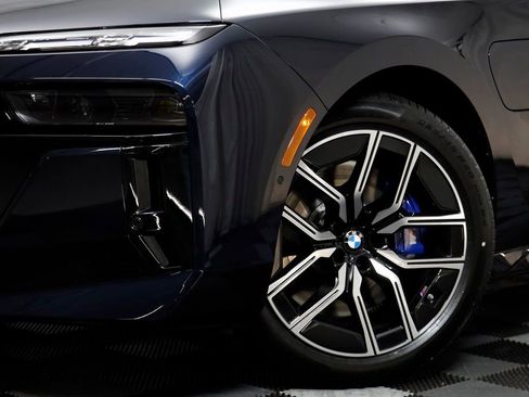 New 2025 BMW 750e xDrive w/ Executive Package image 3