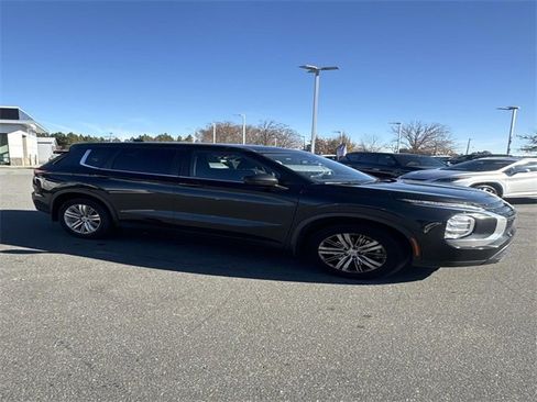 Used 2022 Mitsubishi Outlander ES image 9