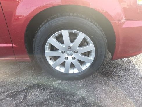 Used 2013 Chrysler Town & Country Touring image 2