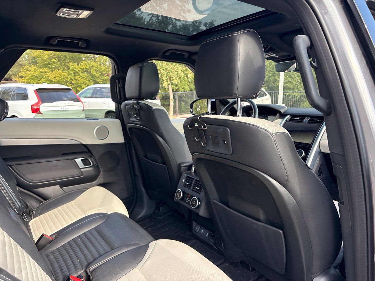 Used 2021 Land Rover Discovery S R-Dynamic AWD/4WD image 12