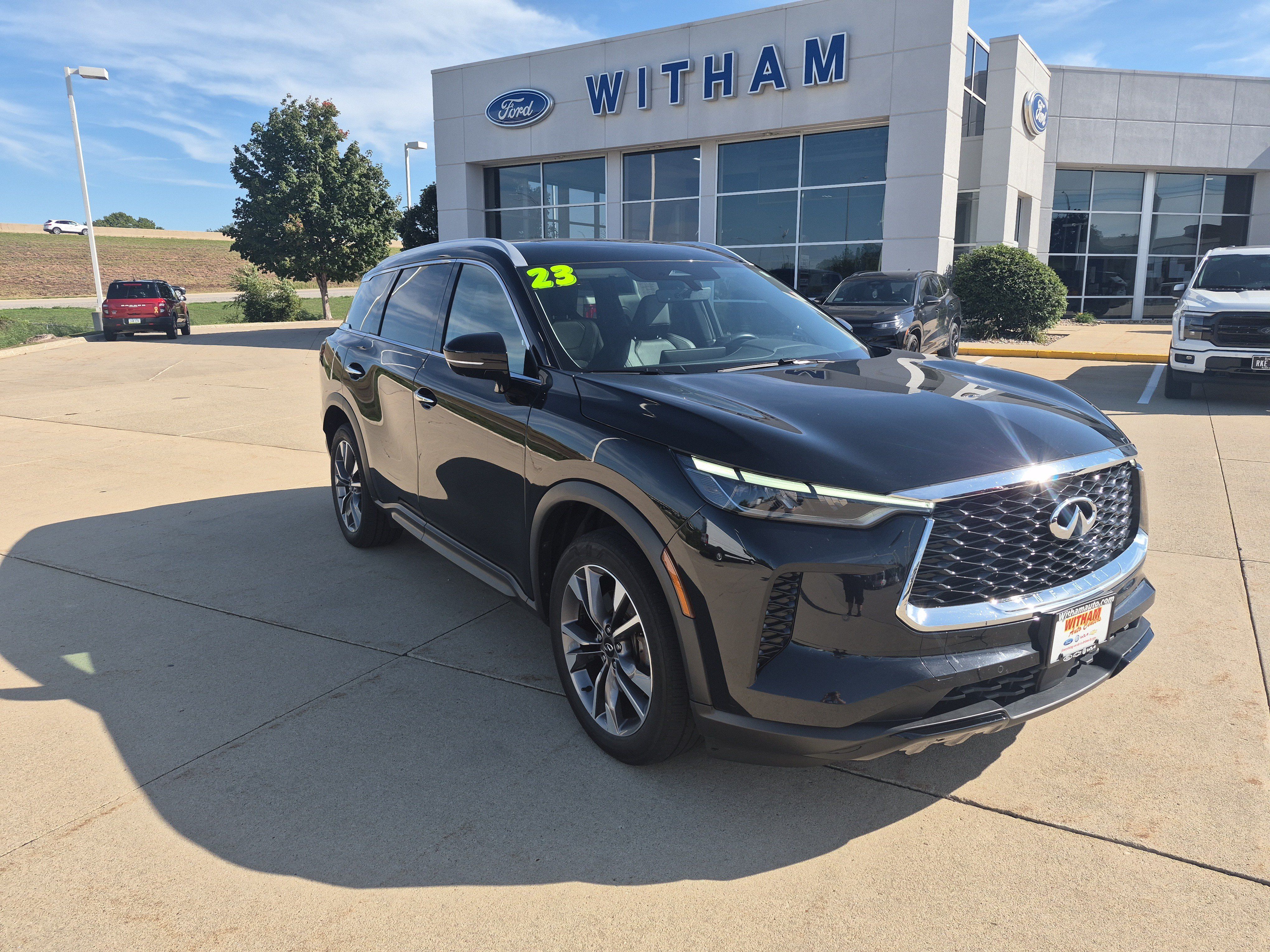 Used 2023 INFINITI QX60 Luxe AWD/4WD image 2
