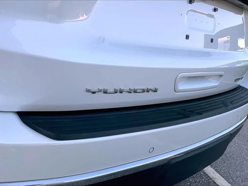 Used 2023 GMC Yukon SLT w/ SLT Premium Package RWD image 28