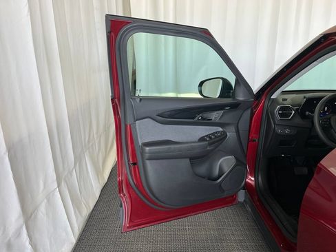 Used 2024 Chevrolet TrailBlazer LS w/ LS Convenience Package FWD image 17