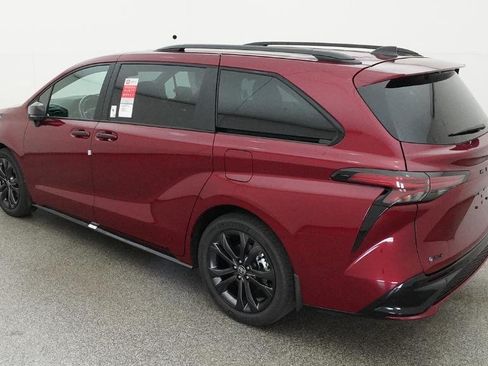 New 2026 Toyota Sienna XSE FWD image 18