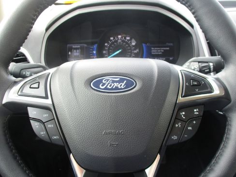 Used 2024 Ford Edge SEL w/ Convenience Package image 11