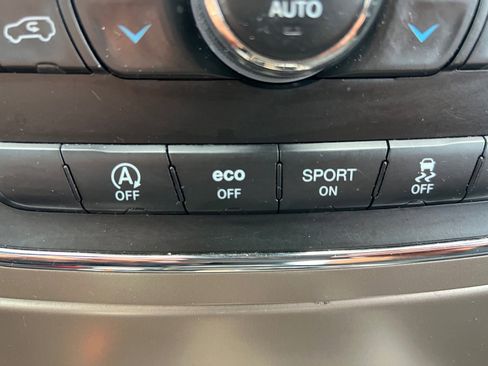 Used 2016 Jeep Grand Cherokee Laredo image 24