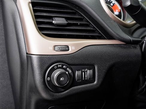 Used 2017 Jeep Cherokee Limited image 10