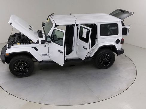 Used 2025 Jeep Wrangler Unlimited Sahara AWD/4WD image 53
